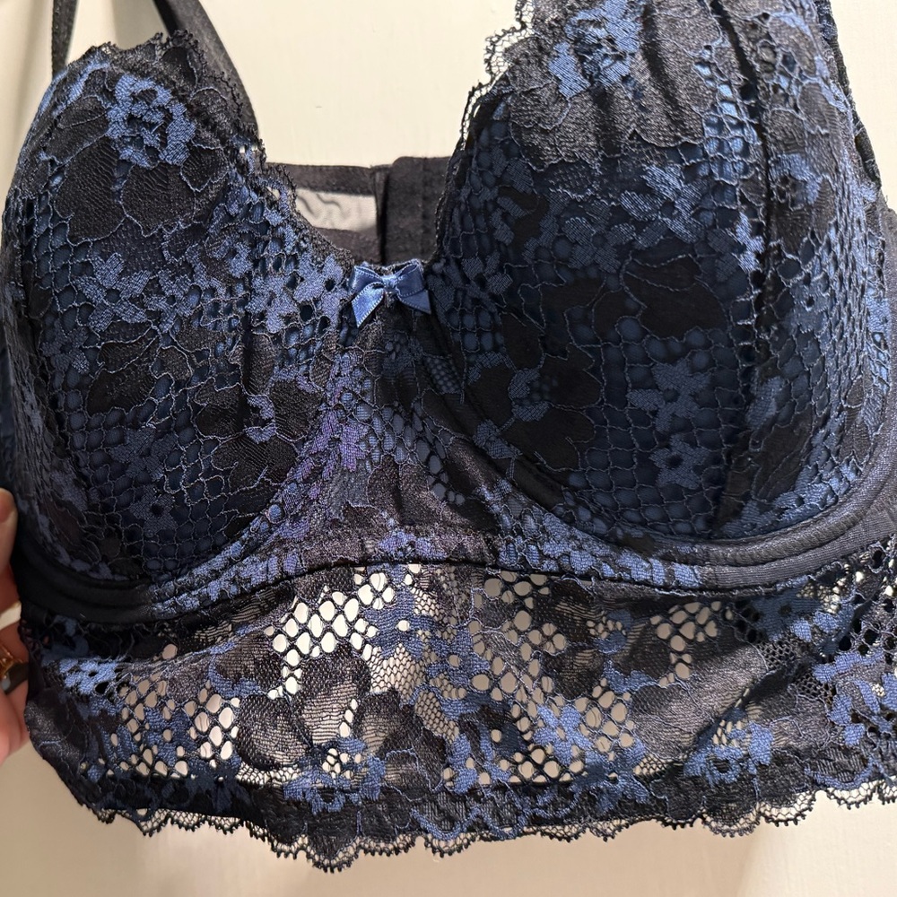 Elegant Lace Bralette in Navy Blue & Black - Picture 2 of 5